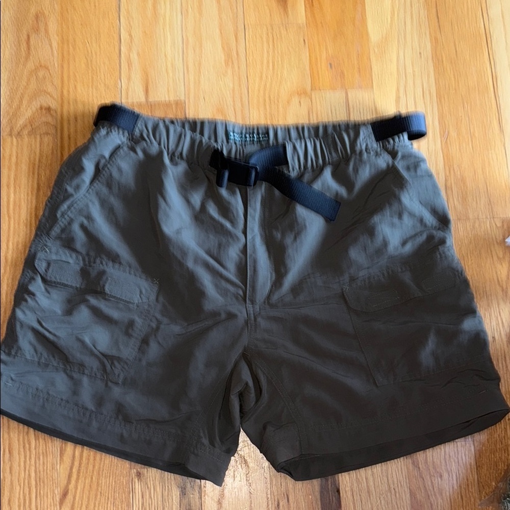 Royal Robbins, Women's Army Green Cargo Shorts w/ black Belt, size Large, USED
